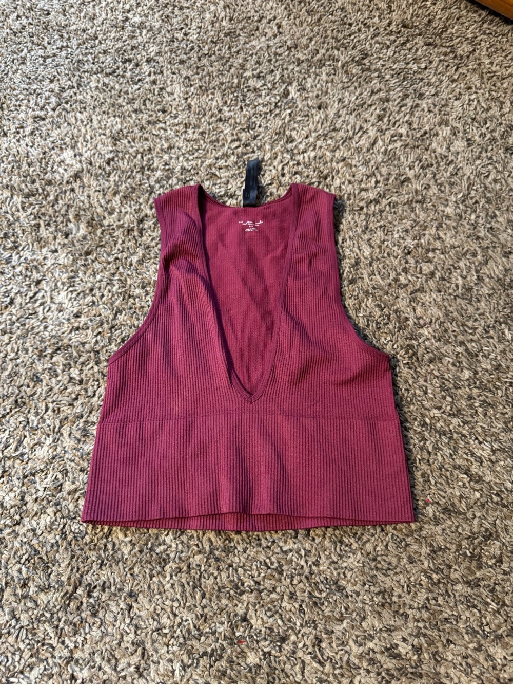Urban Outfitters Ribbed Deep V Cropped Tank - Wine